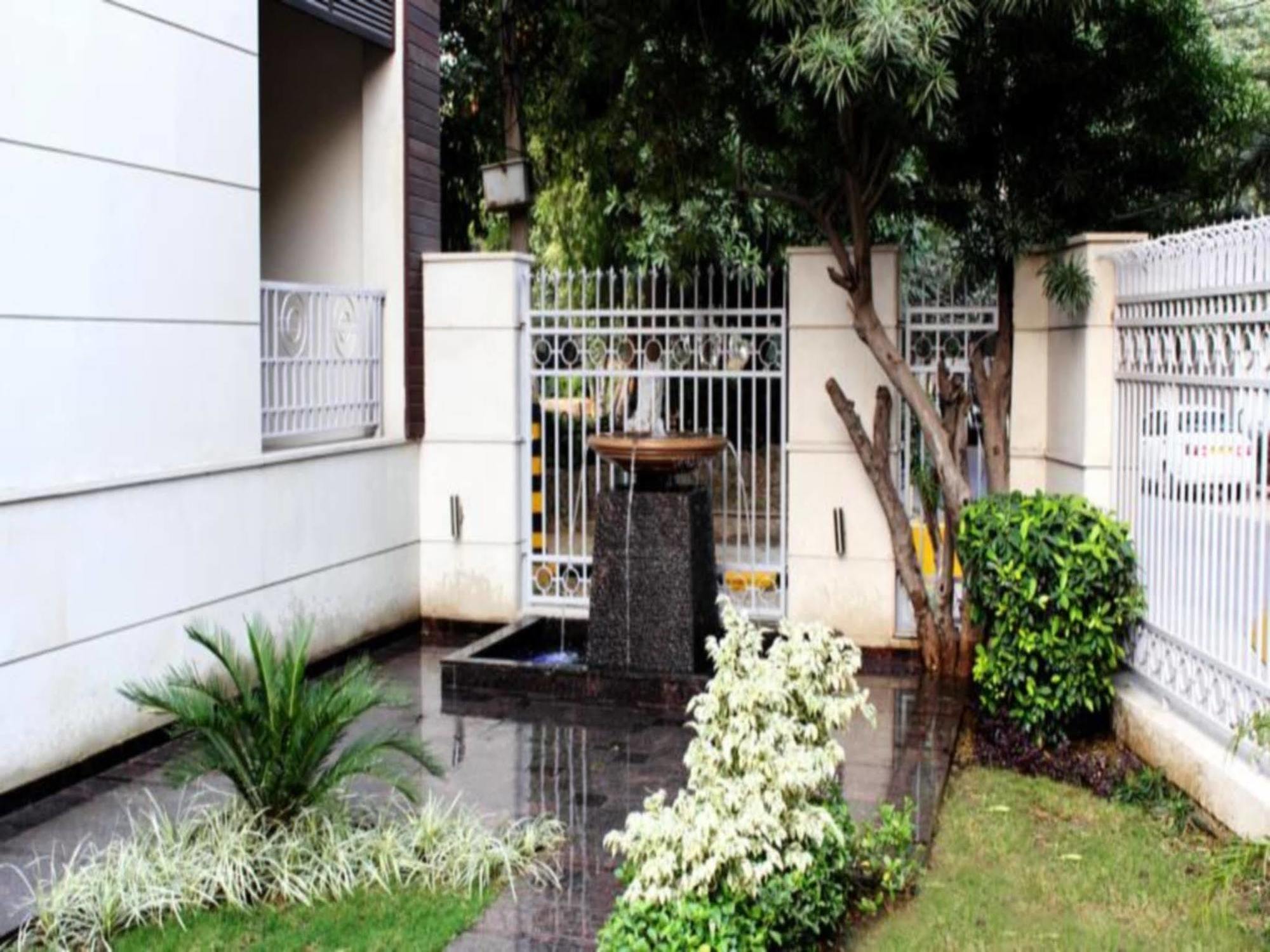 Stately Suites Mg Road Gurgaon Extérieur photo