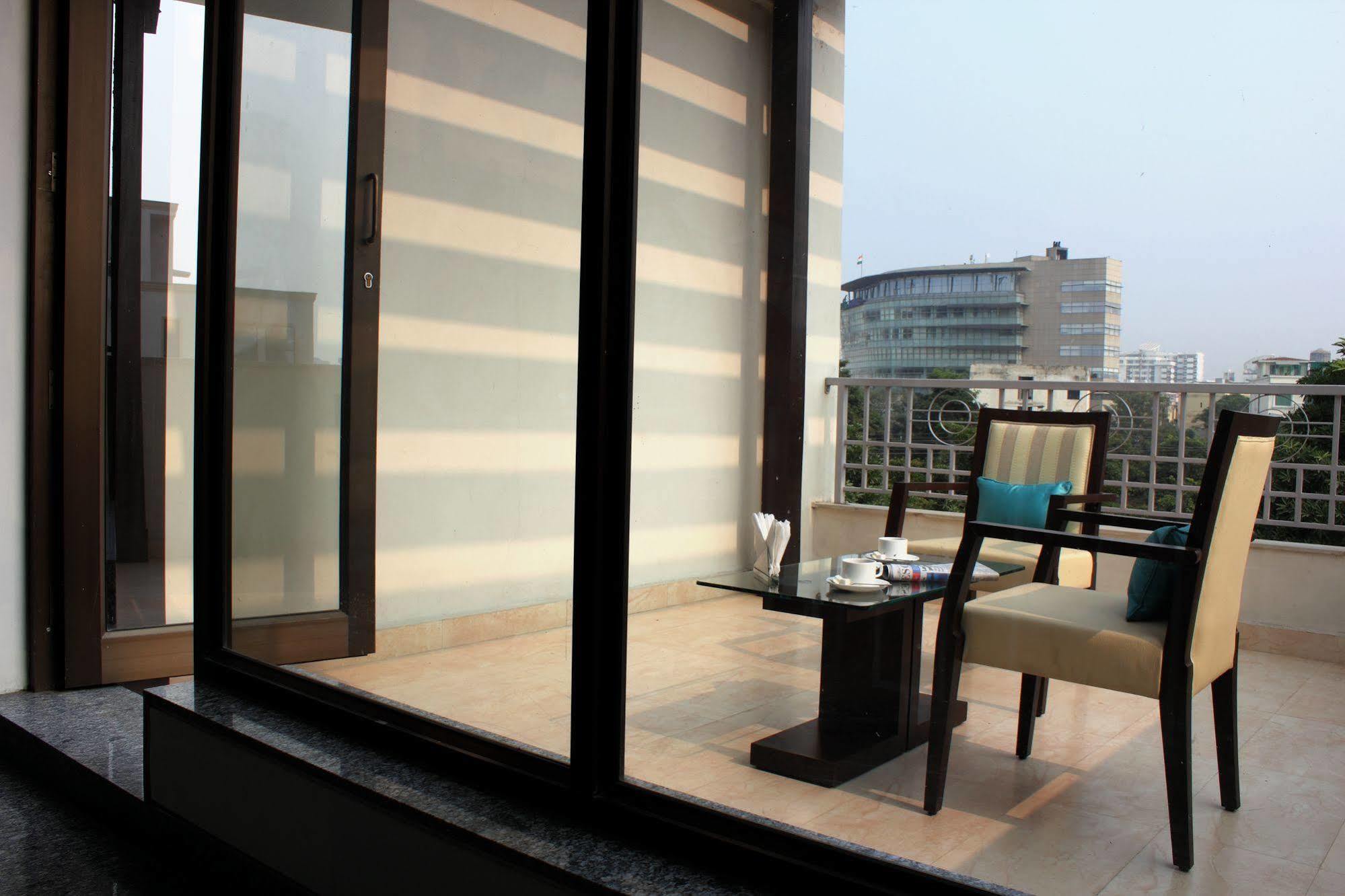Stately Suites Mg Road Gurgaon Extérieur photo